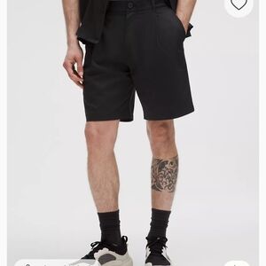 NWT lululemon athletica Men's Black Flat Front Shorts SZ 32